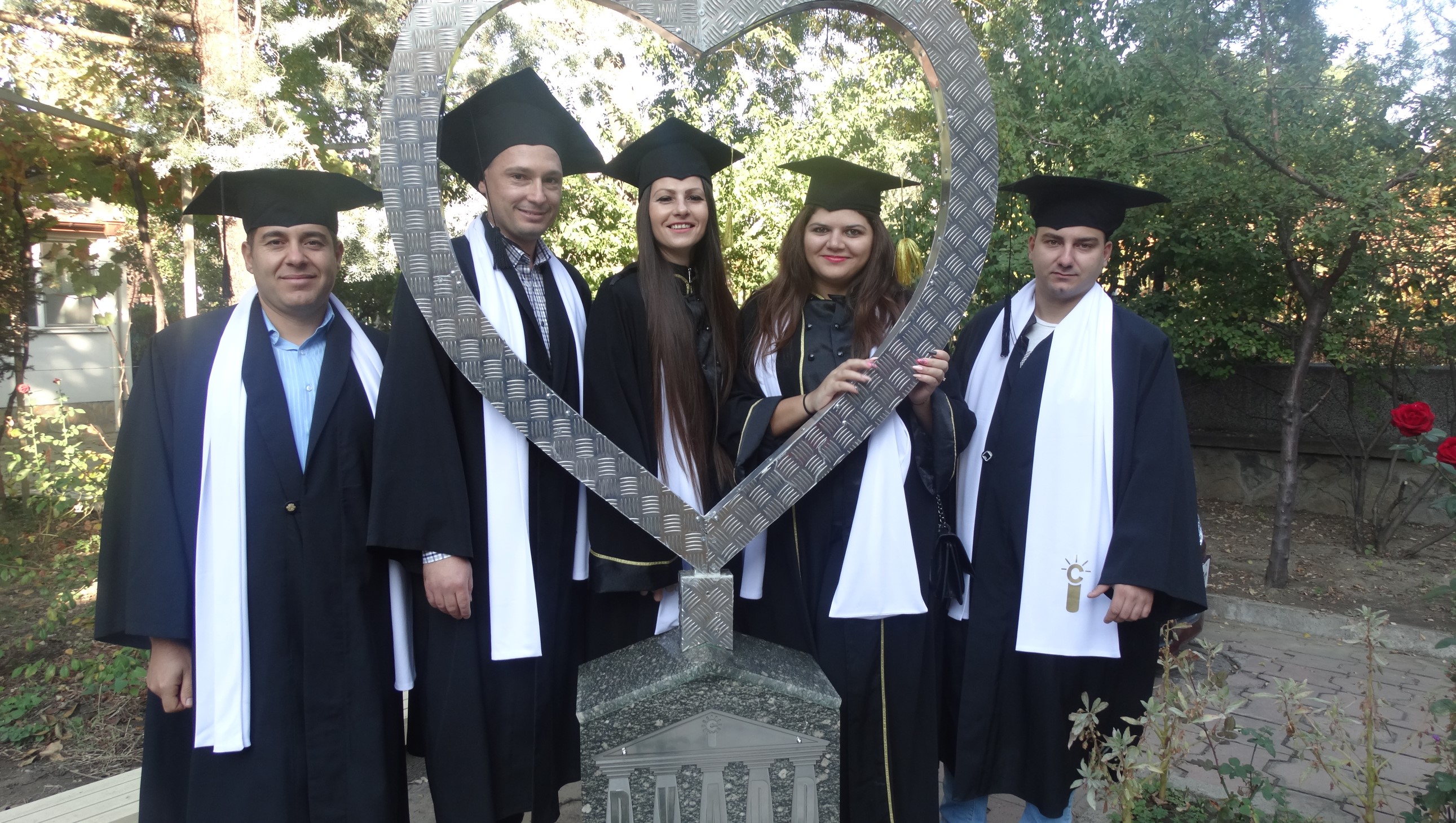 Дипломиране на студенти от ВУАРР